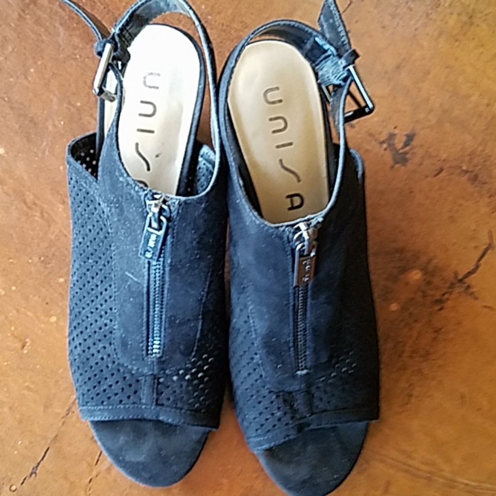 Shoes - Picture 4 of 4